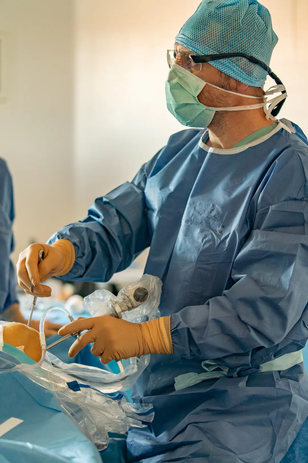 Le Dr François Lavalle au bloc opératoire, chirurgie du genou — Côte Basque